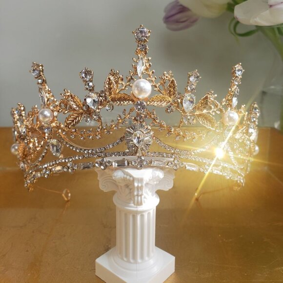 Jonquil Tiara Gold colored tiara with silver clear rhinestones and faux pearls - Picture 7 of 9